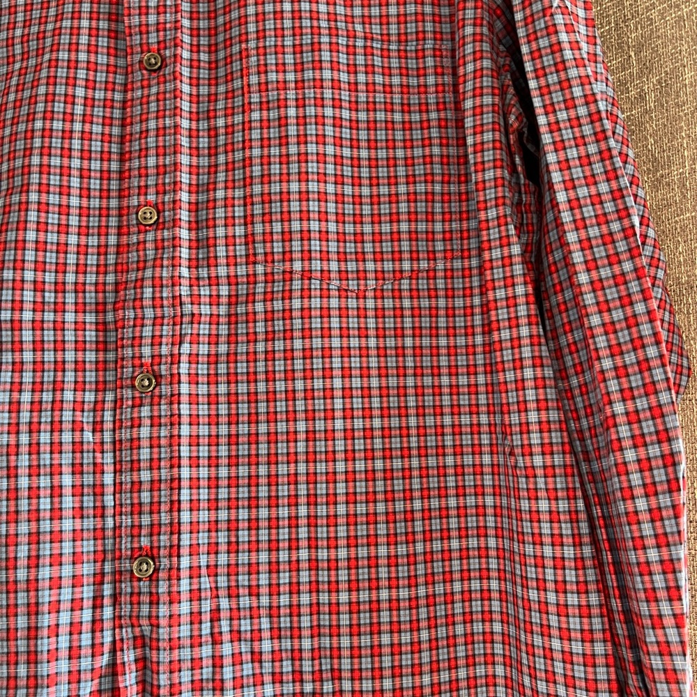 Uniqlo - Men’s red & blue plaid long sleeve button down shirt - size Large - Picture 3 of 12